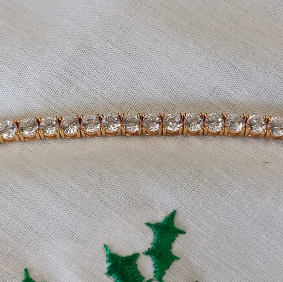 NWOT Gorgeous Gold Plated 4mm CZ Tennis Bracelet (6") - Picture 10 of 16